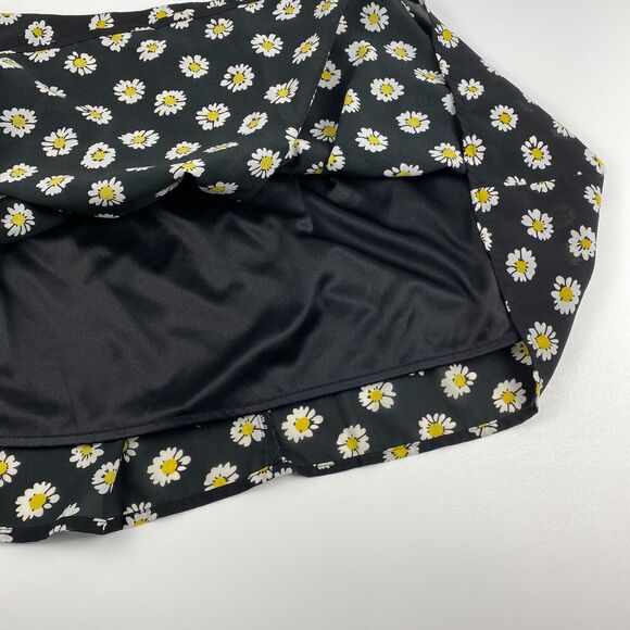 Fun & Flirt Floral Daisy Mini Skirt Black White Beach Festival Y2K  Classic Med - Picture 4 of 7